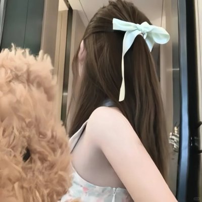 出墙红杏两家春